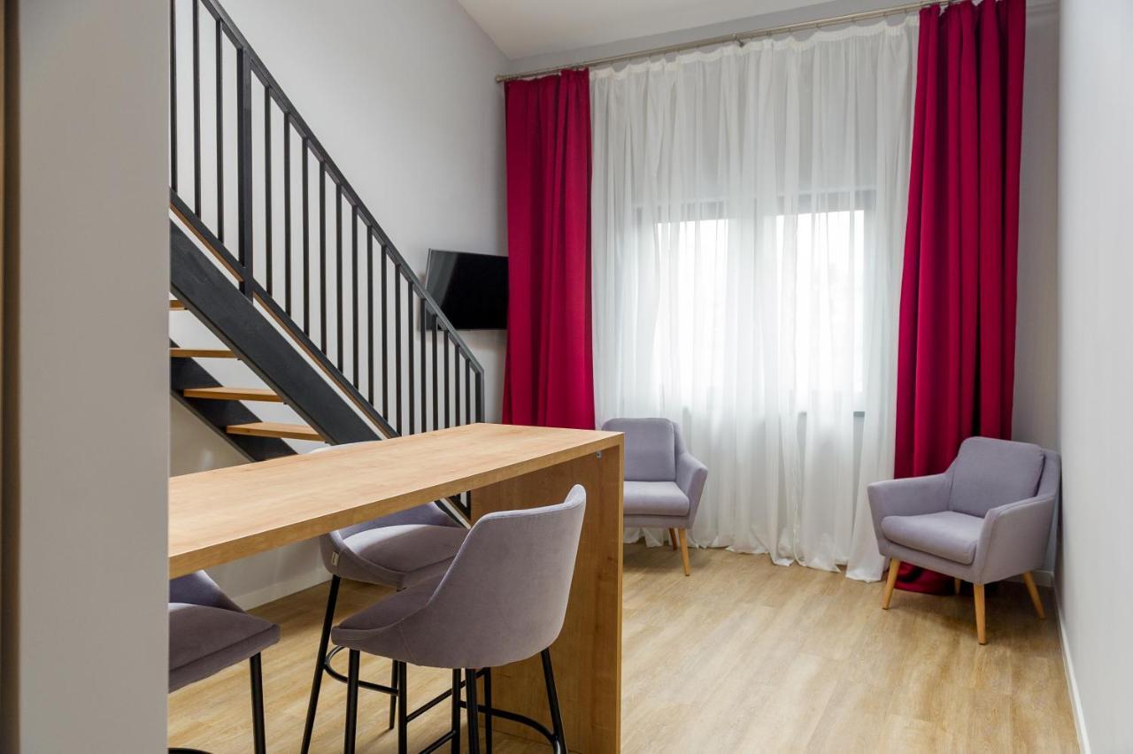 H11 Downtown Apartments เตอร์กู-มูเรช ภายนอก รูปภาพ