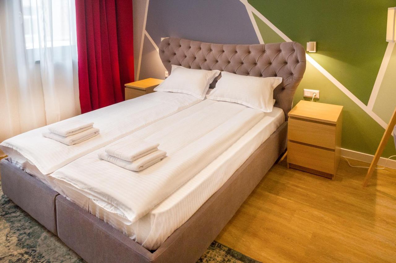 H11 Downtown Apartments เตอร์กู-มูเรช ภายนอก รูปภาพ