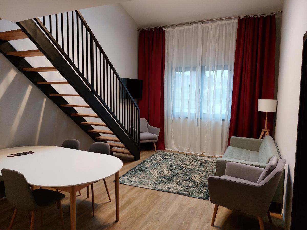 H11 Downtown Apartments เตอร์กู-มูเรช ภายนอก รูปภาพ
